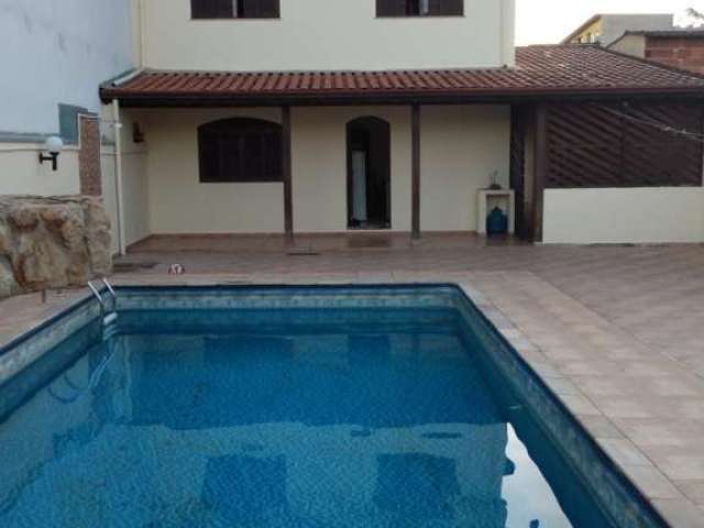 Sobrado 270m² com piscina, fogão a lenha, Churrasqueira e edicula. Butujuru, Mogi das Cruzes