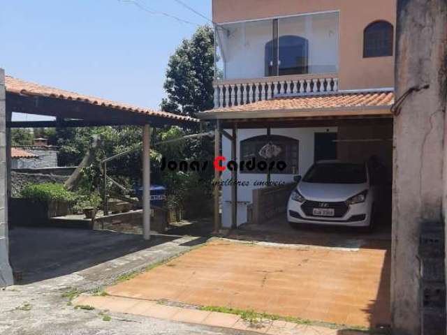 Casa a venda com 2 suítes, edícula e 12 vagas de garagem no Mogi Moderno em Mogi das Cruzes, por R$750.000,00. Viva com praticidadea!