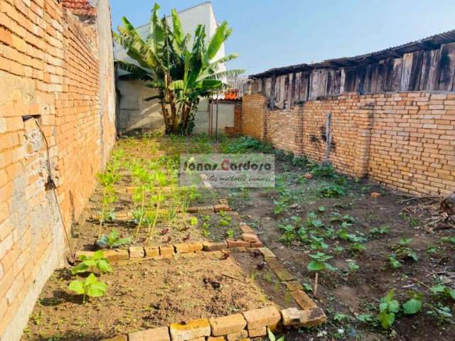 Terreno à venda no Centro de Mogi, 300m², com casa desativada, pronta para ser demolida, por R$: 600 mil. Excelente localização!