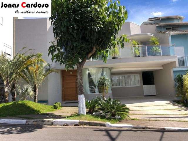 Sobrado de 315m² a venda no Cond. Parque das Figueiras, com 4 quartos sendo 3 suites, cozinha planejada, piscina e spa. R$: 1.390.000. Mogi das Cruzes