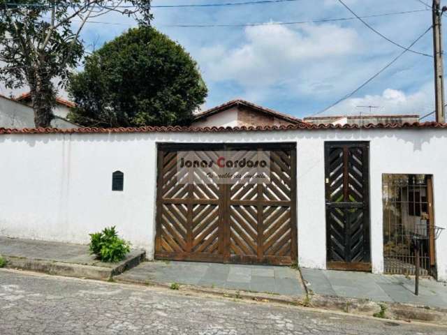 Casa térrea com edícula, na Vila São Sebastião, 3 dormitórios, 3 dormitórios, sala ampla, cozinha espaçosa, edícula. Por R$: 435 mil. Mogi das Cruzes.