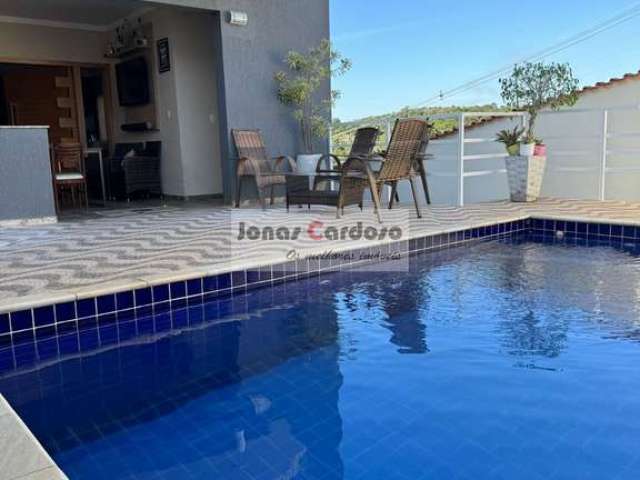 Sobrado a venda no Conj. Bovolenta, 3 pavimentos, porteira fechada, espaço gourmet com churrasqueira, piscina aquecida, 3 quartos, suite climatizada.