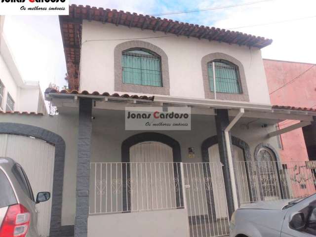 Sobrado a a venda com ponto comercial na Vila Jundiaí em Mogi das Cruzes, com 3 quartos (1 suíte), 2 vagas. Venha conferir!