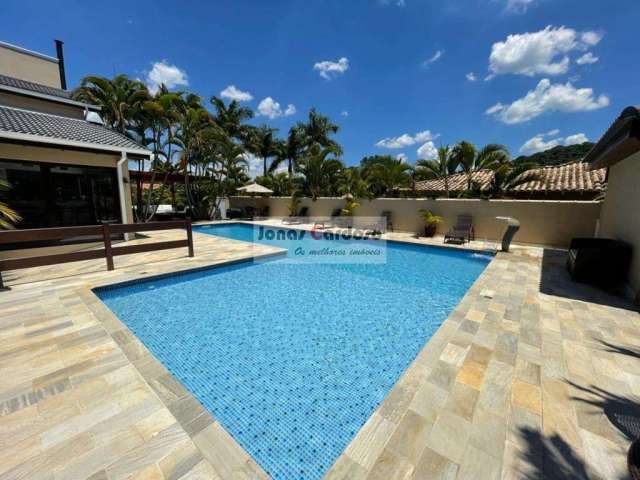 Chácara de luxo à venda na modalidade 'porteira fechada' (tudo incluso) em Guararema.   5 quartos, 2 suítes, ampla piscina, salão de festas.