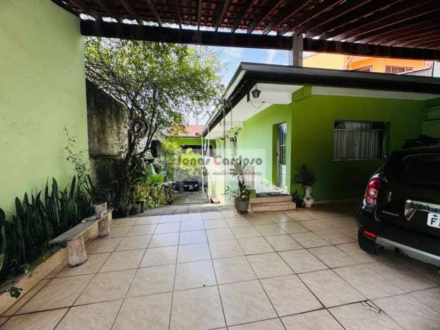 Casa à venda bem ampla em Mogi das Cruzes-SP, Jardim Universo: 3 quartos sendo 1 suíte, 2 salas, 5 vagas, 231m². Por R$: 1.100.000