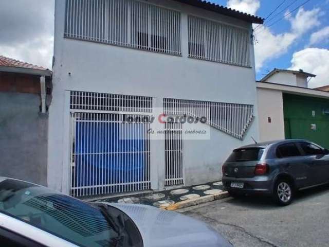 Oportunidade, casa com 3 dormitórios sendo uma suíte no centro da cidade e Mogi.