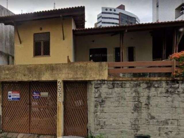 Casa Duplex na melhor localização de Candelária - 400m² - 3 suítes