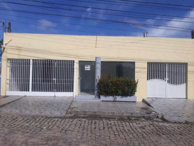 Casa à venda no bairro Candelária - Natal/RN