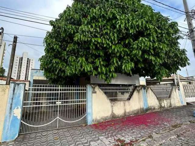 Casa à venda no bairro Candelária - Natal/RN