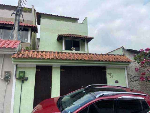 Casa com 2 quartos à venda na Rua Catargo, Curicica, Rio de Janeiro, 136 m2 por R$ 450.000
