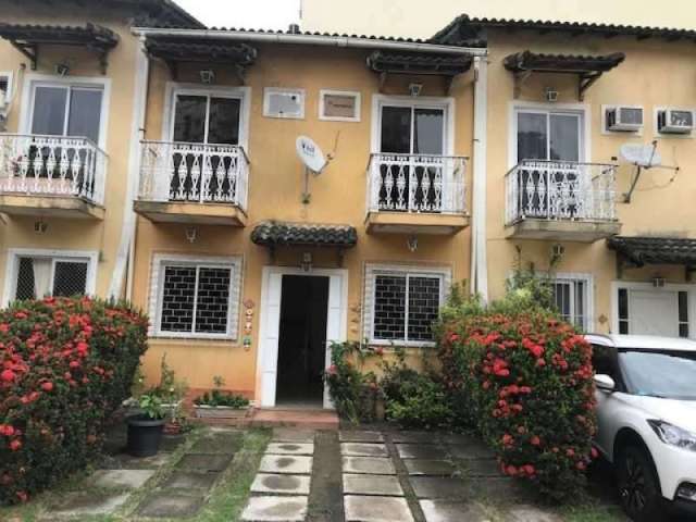 Casa em condomínio fechado com 2 quartos à venda na Rua das Hortências, Vila Valqueire, Rio de Janeiro, 100 m2 por R$ 660.000