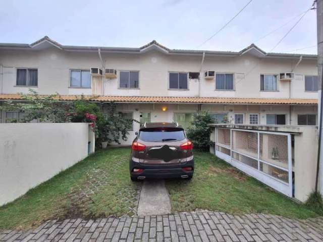 Casa em condomínio fechado com 3 quartos à venda na Rua Oswaldo Lussac, Taquara, Rio de Janeiro, 113 m2 por R$ 330.000