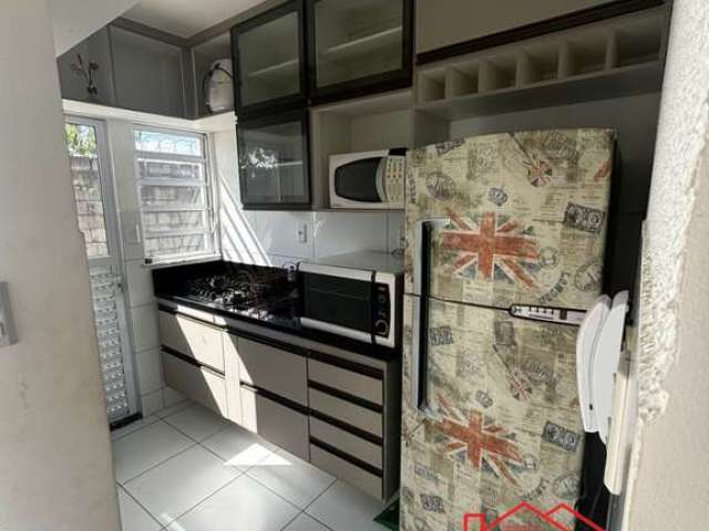 Alugue agora esta casa em condomínio no bairro Papagaio, Feira de Santana-BA! 2 quartos, 1 suíte, 1 sala, 2 banheiros, 2 vagas de garagem, 95m².