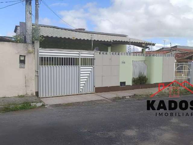 Imperdível: Casa à venda no Centro de Feira de Santana-BA, 3 quartos, 2 suítes, 2 salas, 3 banheiros, 2 vagas, 220m².