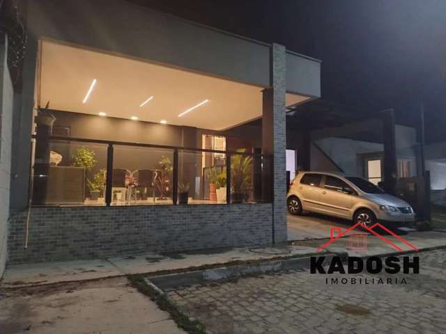 Casa de alto padrão em condomínio à venda em Feira de Santana-BA, bairro Santo Antônio dos Prazeres: 4 quartos, 1 suíte, 1 sala, 2 banheiros, 2 vagas de garagem e 45,67m² de área.