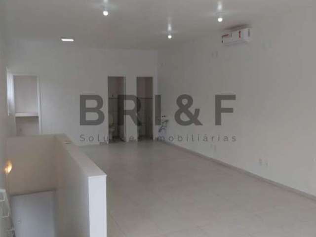 Sobreloja comercial para locação com sala ampla, 2 banheiros - 50 m² - Chácara Santo Antônio - SP