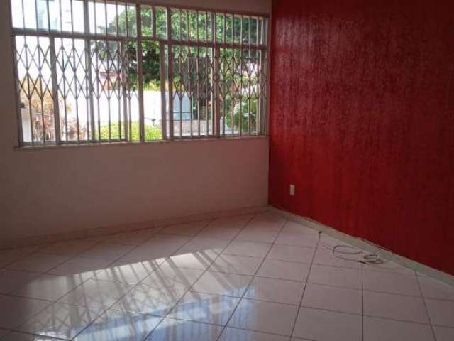 3 Quartos - 1 Suíte - 130 m² - Nascente - Quarto de Serviço - 1 Vaga de Garagem.