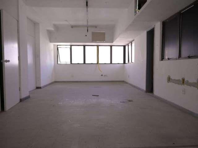 Sala - 112 m² - 1 Vaga de Garagem.