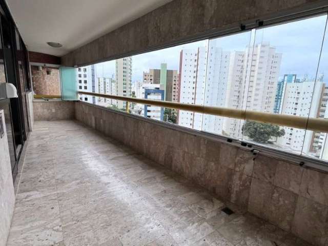 4 Suítes - 4 Closets - 311 m²  - Varanda - Lavabo - Quartos de Serviço - 4 Vagas de Garagem