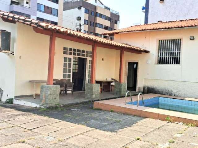 Casa - 618,00 m² terreno - 265,00 m² útil - Quarto de Serviço - 3 Vagas de Garagem