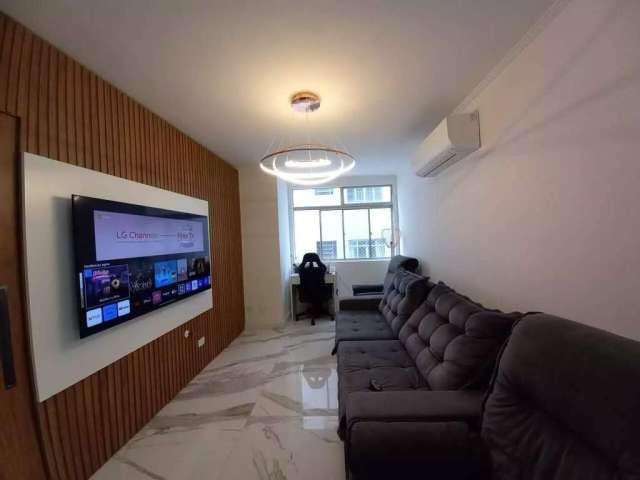 Apartamento com 2 dormitórios, 2 wc, cozinha, lavanderia, piso porcelanato, na quadra da Praia do Itararé.