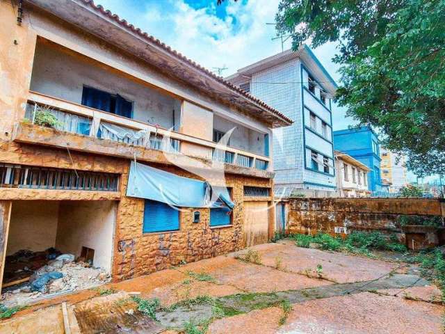 Vende-se prédio em terreno de 600m², no bairro de Encruzilhada em Santos