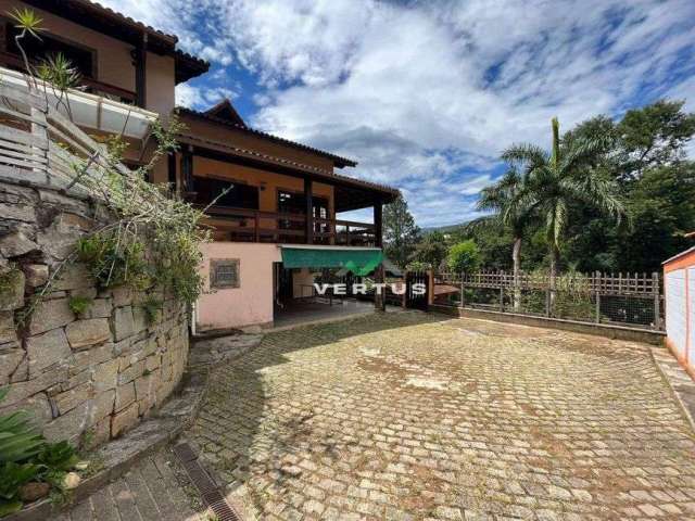 Casa com TRÊS Quartos à venda, 212 m² por R$ 990.000 - Parque do Imbui - Teresópolis/RJ