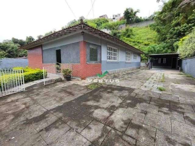 Casa com 3 dormitórios para alugar, 182 m² por R$ 6.069/mês - Vila Muqui - Teresópolis/RJ