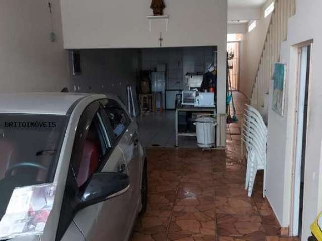 Sobrado para Venda em Mogi das Cruzes, Centro, 6 dormitórios, 2 suítes, 3 banheiros, 2 vagas