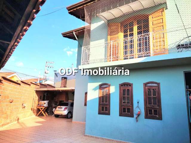 Maravilhoso Sobrado 3 dorm, suite, closet, 3 vagas, quintal,