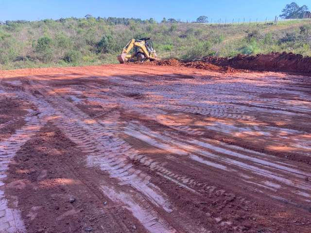 Terreno com Fácil Acesso: Ideal para Construção!