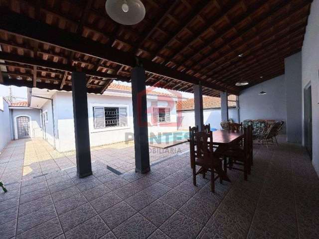 Casa com 3 quartos à venda no Jardim Paraíso, Botucatu  por R$ 1.100.000