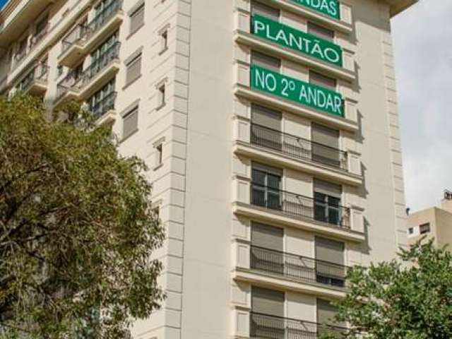 Empreendimento com 32 apartamentos, sendo 4 por andar, e 2 boxes com depósito por apartamento. Áreas privativas de 81,66m² (aptos. tipo finais 01, 02 e 04) e 79,74m² (aptos. tipo finais 03). 2 cobertu