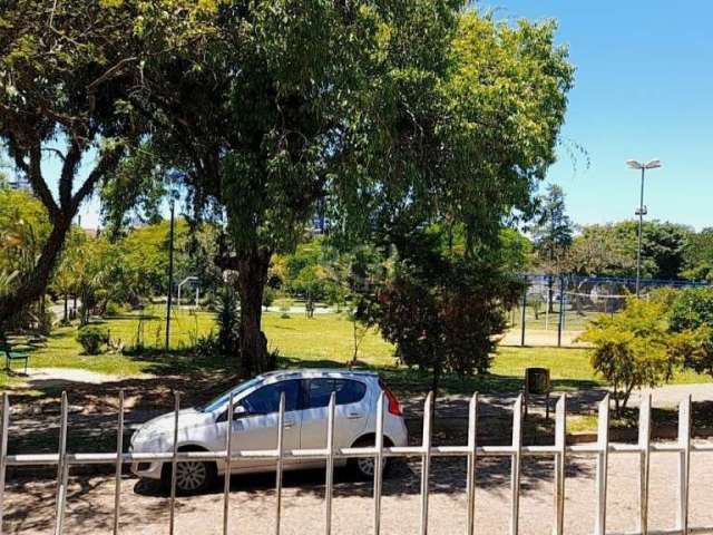 Casa com 3 dormitórios sendo um deles uma suíte ,2 banheiros , 1 sala de jantar , sala , cozinha   &lt;BR&gt;Um pátio grande atrás com área  , 3 vagas  cobertas , teto de gesso com luz led &lt;BR&gt;F