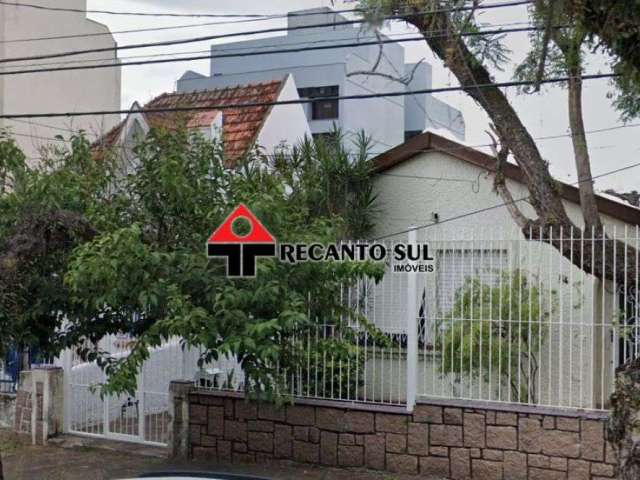 Ótima casa para fins comerciais e residenciais, 3 dormitórios e 2 banheiros. Garagem para 6 carros.Próximo Avenida Protásio Alves.