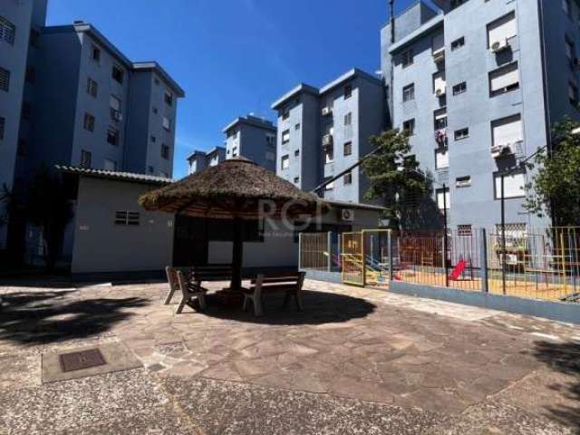 Apartamento de 2 dormitórios, com 53 m² de área privativa. Janelas viradas para o leste, pegando o nascer do sol.    &lt;BR&gt;Piso laminado novo, cozinha e quarto de casal mobiliados. Janelas com tel