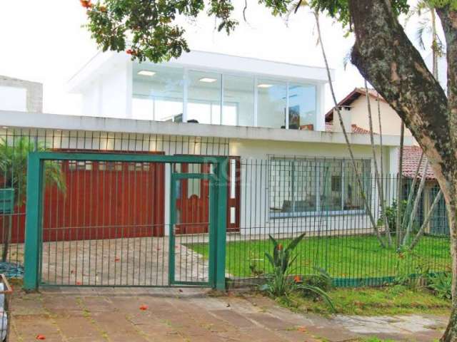 Casa de três dormitórios, com suíte e duas vagas de garagem, no bairro Chácara das Pedras, em Porto Alegre.&lt;BR&gt;&lt;BR&gt;Esta casa, recentemente reformada, é uma perfeita combinação de modernida