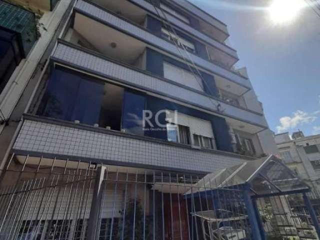 Apartamento de 2 dormitórios com sacada, vista arborizada, banheiro social e auxiliar, living 2 ambientes, cozinha e área de serviço, dependência. Condomínio com elevador ,  salão de festas com churra