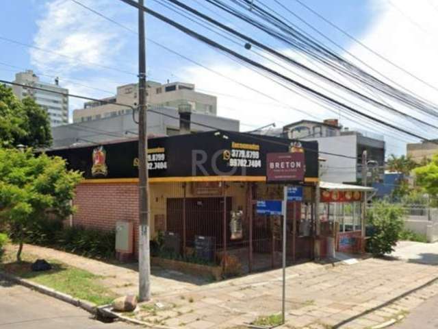 casa de esquina com  terreno medindo 10,00 x 36,30 com potencial para fazer loja comercial