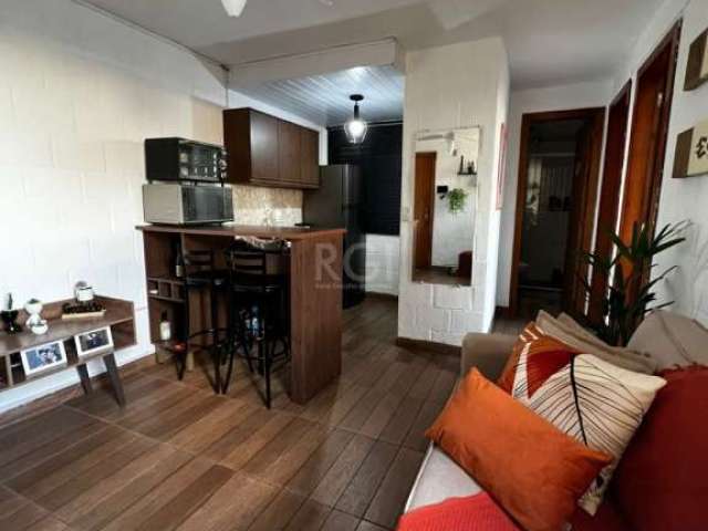 Excelente apartamento  com 02 dormitórios, living  estar e jantar, banheiro social, cozinha e área de serviço conjugada - 01 vaga de garagem - &lt;BR&gt;       &lt;BR&gt;Transporte coletivo em frente,