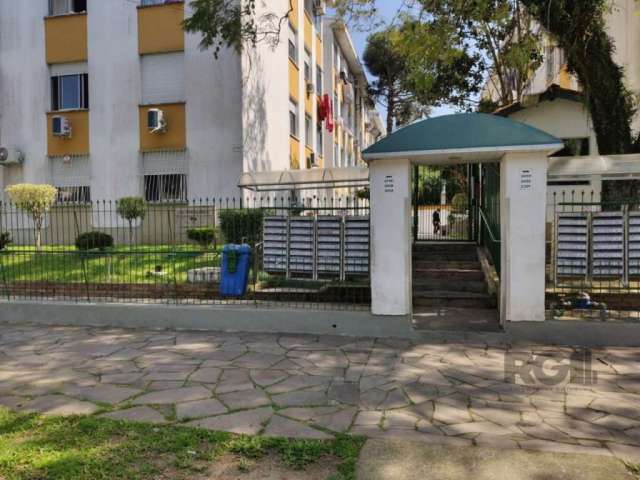 Apartamento de 1 dormitório, sala, cozinha, banheiro social e estacionamento para 1 carro. Condomínio com salão de festas e portaria 24 horas.   &lt;BR&gt;O Bairro Vila Nova esta localizado na zona su