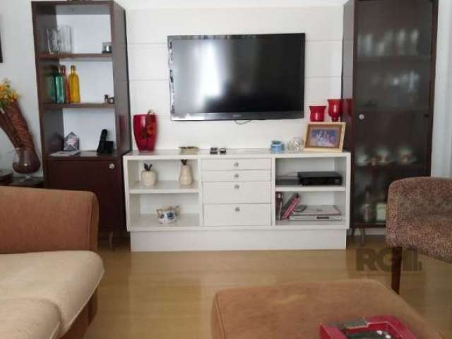 Vende-se apartamento desocupado, com 2 dormitórios amplos, banheiro social, vaga de garagem, elevador, living em dois ambientes, cm vista, copa e cozinha ampla, área de serviço independente, banheiro 