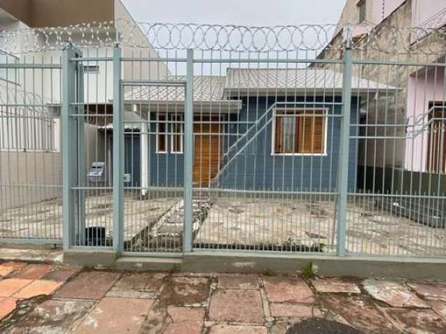 Casa à venda no bairro Sarandi, com 60m², dois dormitórios, sendo um dormitório com suíte, cozinha integrada com sala de estar e lavabo, toda em madeira de eucalipto premium.&lt;BR&gt;A Casa é linda, 