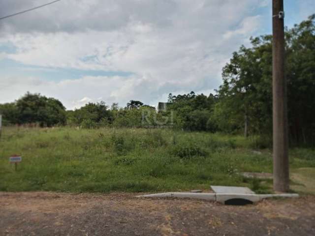 Excelente terreno de esquina  em condomínio fechado com 147m²; medindo 7mx21m, condomínio com salão de festas, churrasqueiras,  piscinas,  campo futebol grama natural, portaria 24 hs.&lt;BR&gt;Duas li