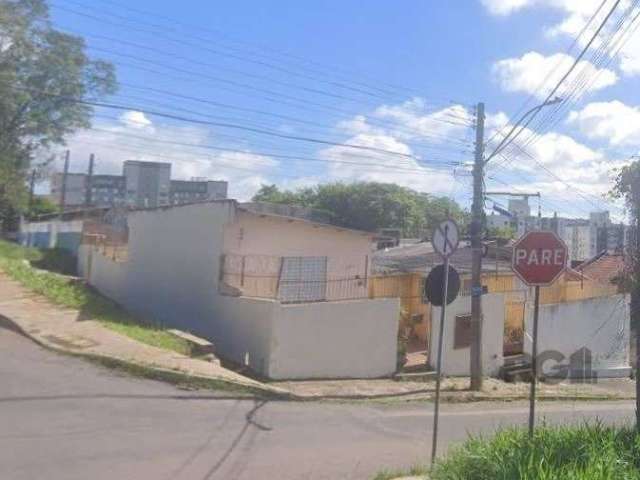 Se você está procurando um terreno em uma ótima localização, pode ser exatamente esse!      &lt;BR&gt;Com uma área total de 537,36m², este terreno fica próximo à Avenida Cavalhada, o que significa que