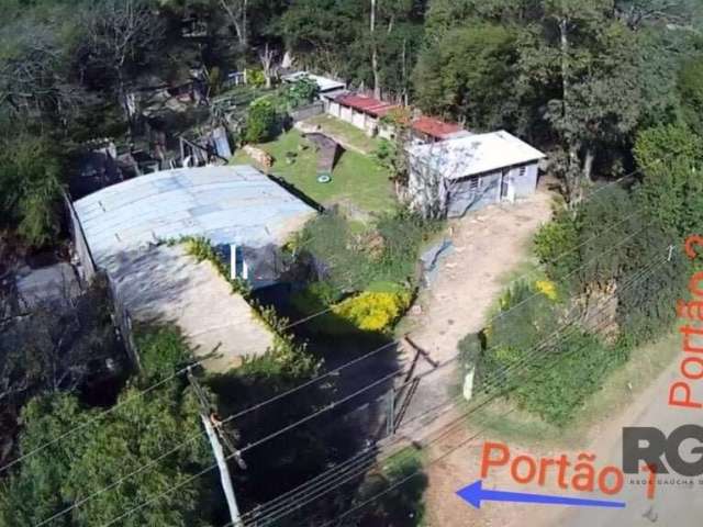 Ótima oportunidade de investimento! Terreno com 4725m² de área total, localizado no Bairro Morro Santana em Porto Alegre. Topografia irregular e frente a fundos, possui viabilidade para construção. Nã