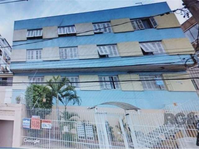 Apartamento três dormitórios, 2 banheiros com 87m², pátio, reformado, com boa iluminação natural em ótima localização entre os bairros Azenha e Menino Deus, confira. Preço e disponibilidade do imóvel 