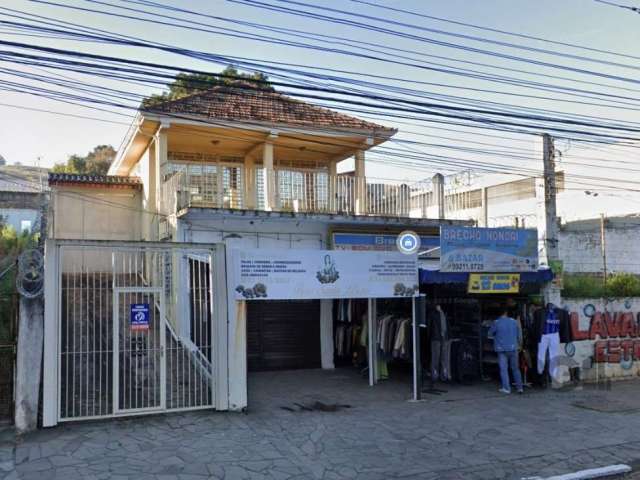 Casa BEM LOCALIZADA NA AV. NONOAI  com 03 dormitorios(sendo 01 suite), sala estar ampla com varanda na parte da frente, sala de jantar, lavabo, banheiro suite com hidro, banheiro social, cozinha nem a