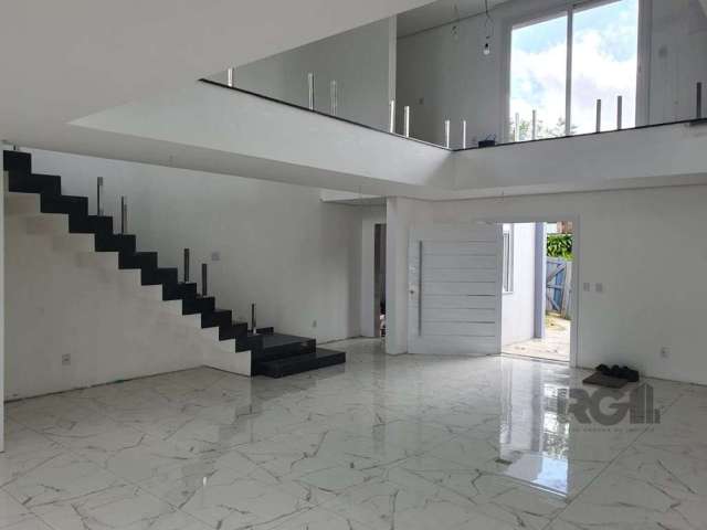 Excelente residência, 330m², 3 suítes, todas com closet mais escritório, Sala com pé direito duplo. ambientes integrados.     &lt;BR&gt;Espera para energia solar, piso aquecido nos banheiros, espera p