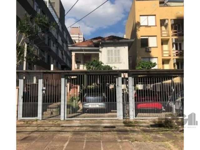 Terreno com ótima localização na Av. Lucas de Oliveira, 2630 Medindo 561,44m² No Bairro Petrópolis Ideal para construção: Prédio Residencial * Conjunto Comercial * Prédio com salas e escritórios * Con